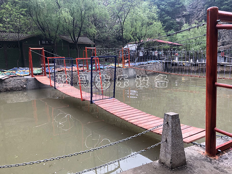 河南三門峽豫西大峽谷-水上拓展器材、叢林穿越和網(wǎng)紅橋