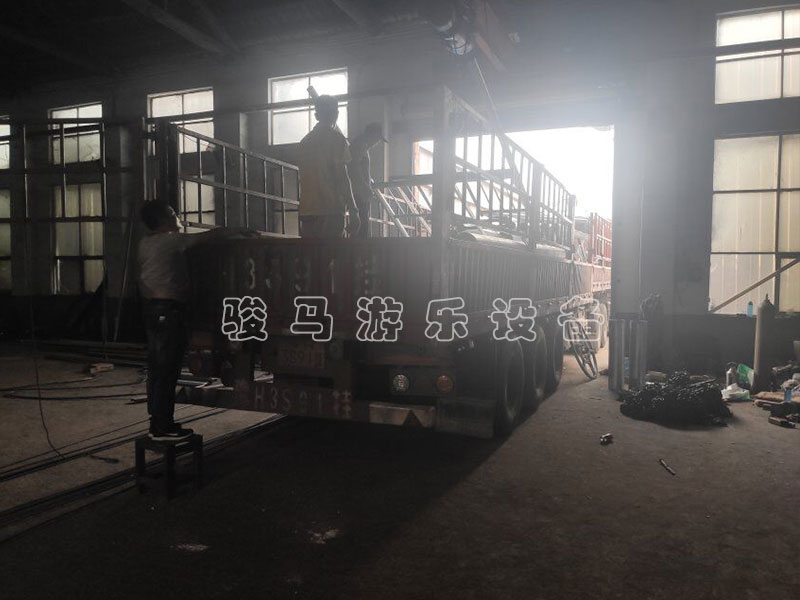 山西臨汾水上拓展和戶外拓展、網(wǎng)紅橋裝車發(fā)貨中